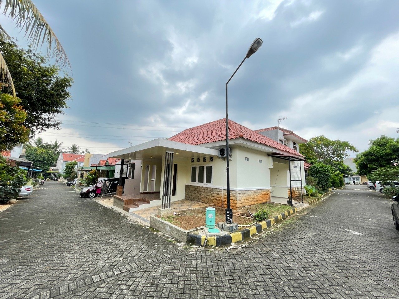 Dijual Rumah HOOK Semi Furnished SHM di Limo Depok - 3