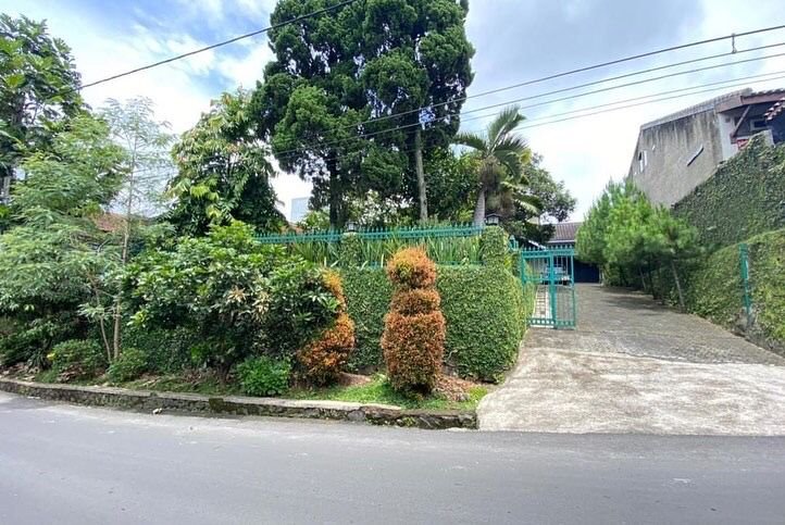 Dijual Rumah LUX Cantik dan Asri Laksana Villa Lokasi Strategis di Bandung - 10