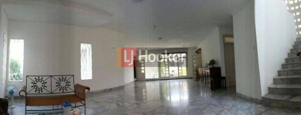 Dijual Rumah Nyaman dalam Komplek di Cinere Depok - 2