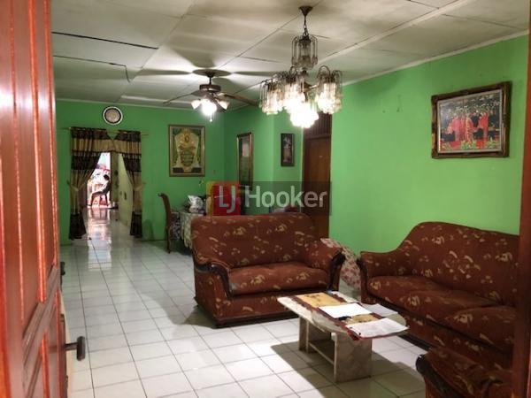 Dijual Rumah Cocok Untuk Kantor dan Usaha Di Cipedak - 2