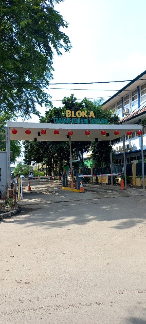 Dijual Rumah Tua Perlu Renov di Taman Palem Lestari Cengkareng - 5