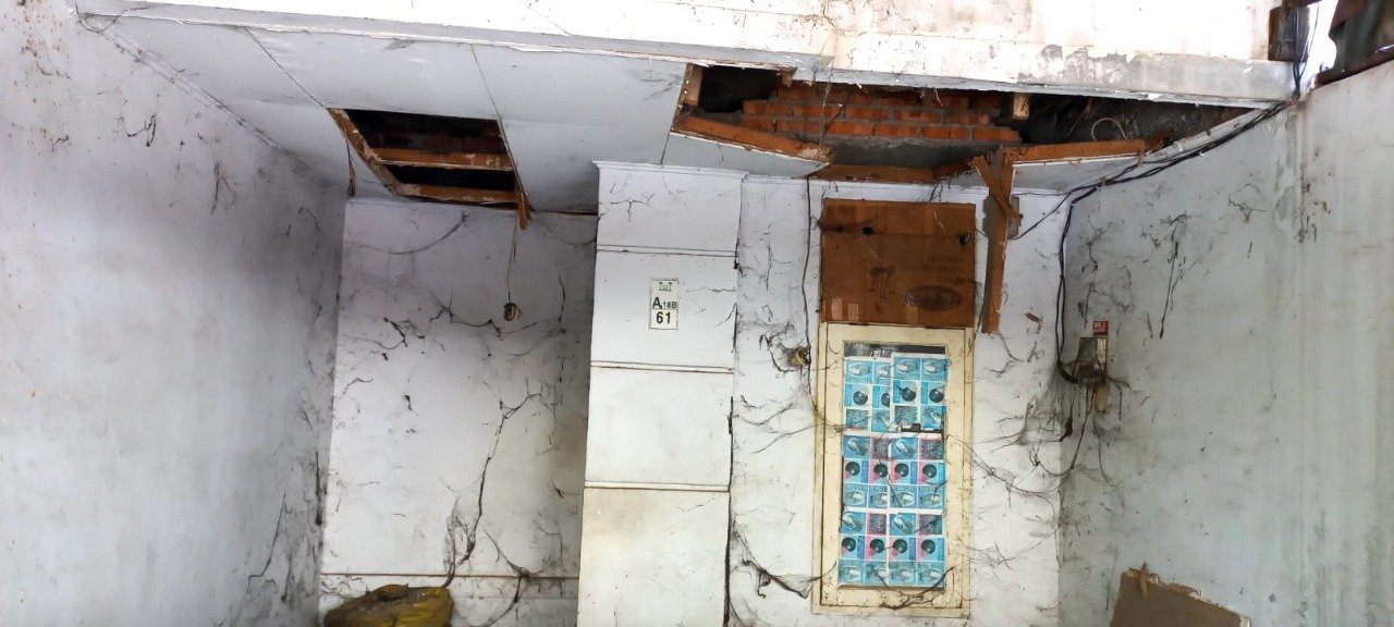 Dijual Rumah Tua Perlu Renov di Taman Palem Lestari Cengkareng - 4