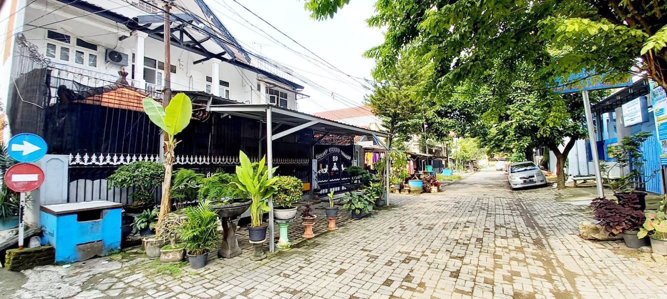 Kost Dekat Universitas Wijaya Kusuma, Mall Ciputra World Surabaya, Mall Lagoon Avenue, Islamic Centre Surabaya - 13