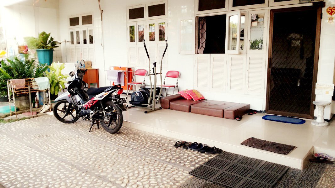 Kost Dekat Universitas Wijaya Kusuma, Mall Ciputra World Surabaya, Mall Lagoon Avenue, Islamic Centre Surabaya - 15