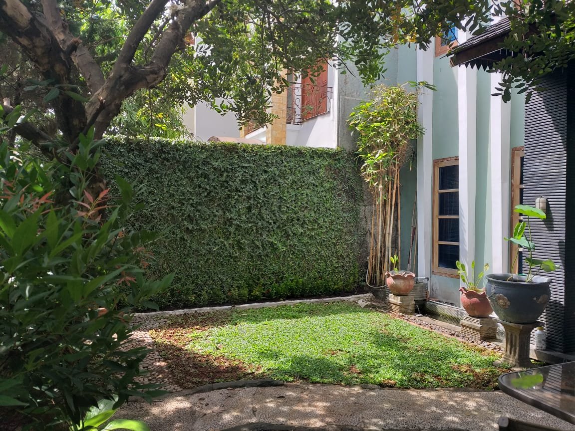 JUAL Rumah Luas Lokasi Strategis di Harapan Baru Regency - 2