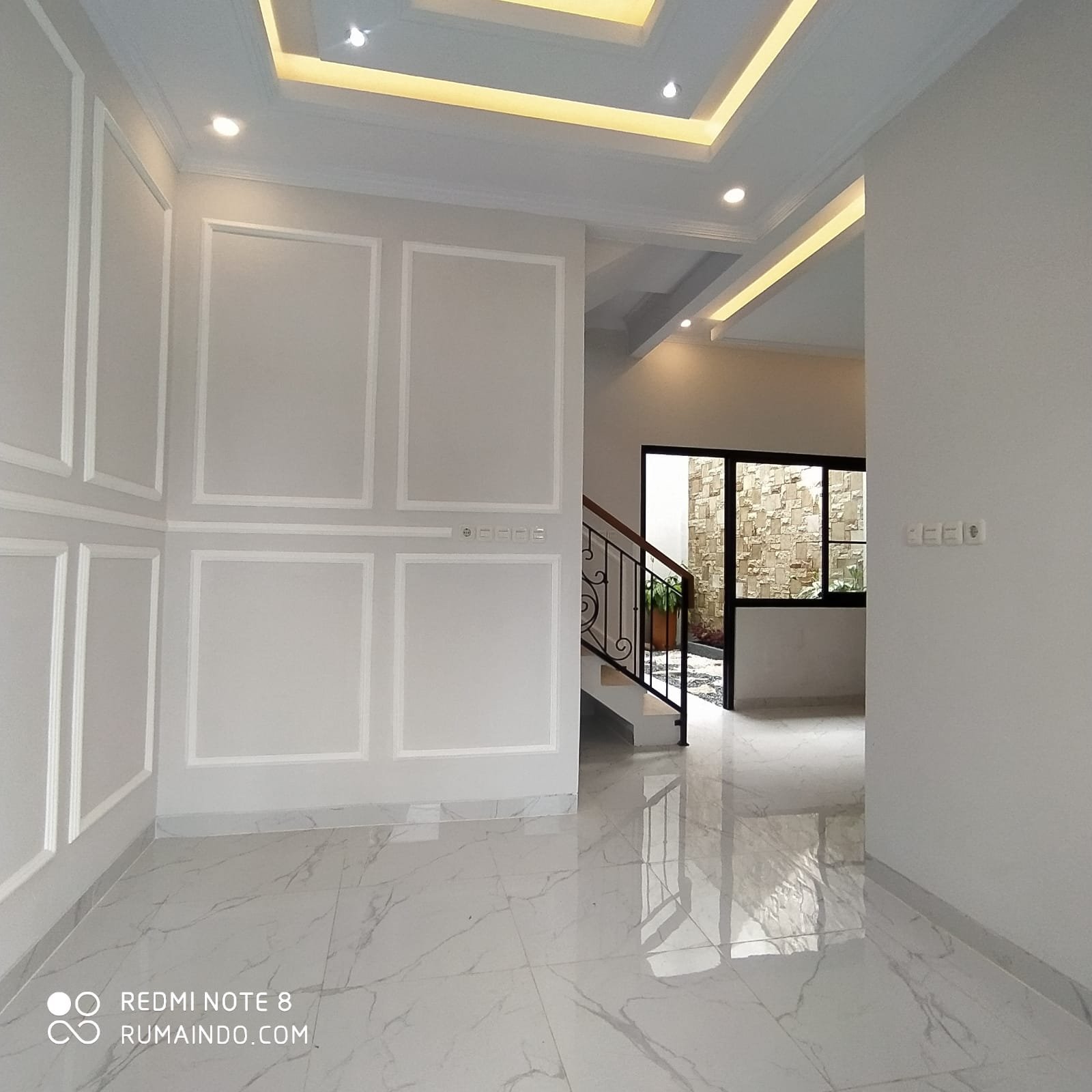 Rumah Luxury Classic Modern di Kahfi 2 Jagakarsa Jakarta Selatan - 2