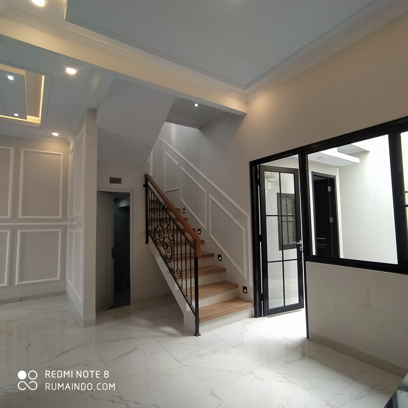Rumah Luxury Classic Modern di Kahfi 2 Jagakarsa Jakarta Selatan - 4