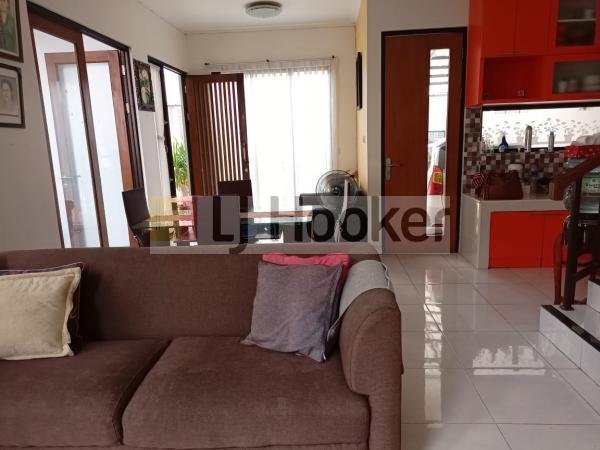 Disewakan Rumah 2 lantai ,cantik, asri, nyaman, aman dalam Town House di Ciganjur JakartaSelatan - 15