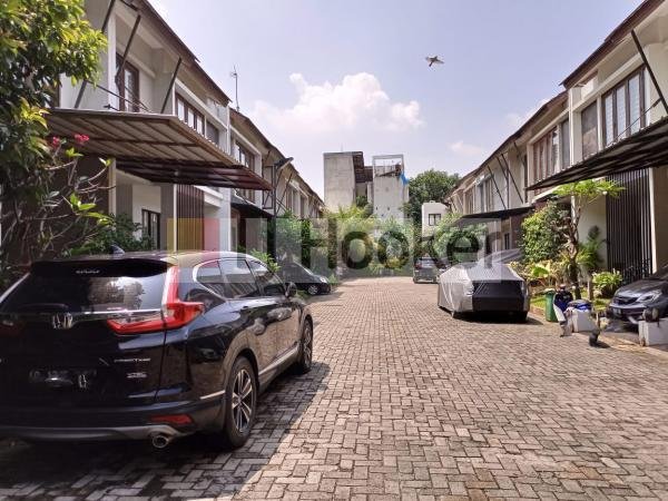 Disewakan Rumah 2 lantai ,cantik, asri, nyaman, aman dalam Town House di Ciganjur JakartaSelatan - 4