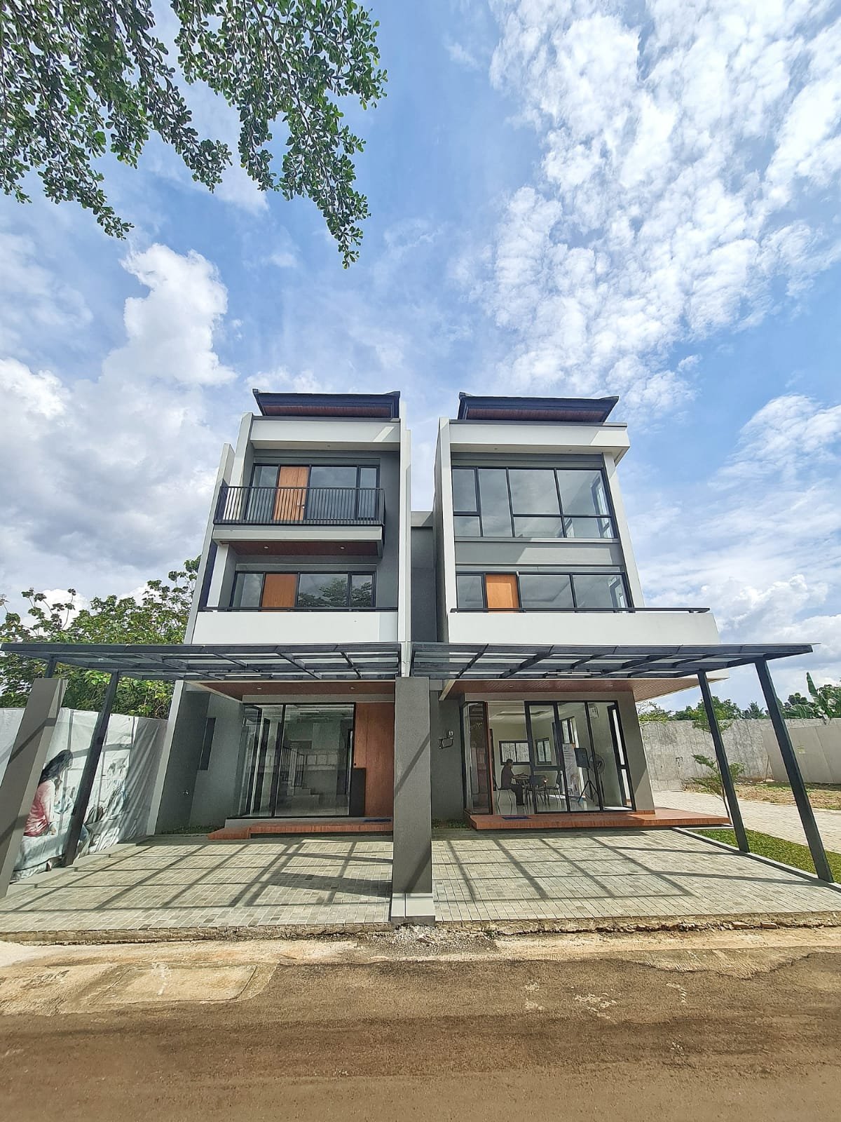 Rumah Baru Siap Huni Di Pesanggrahan Jakarta Selatan - 1