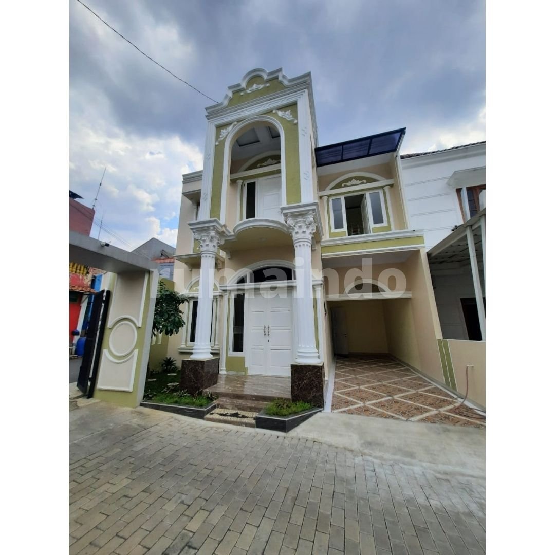 Dijual Rumah Mewah Design Eropa Classic Modern di Jagakarsa Jakarta Selatan - 2