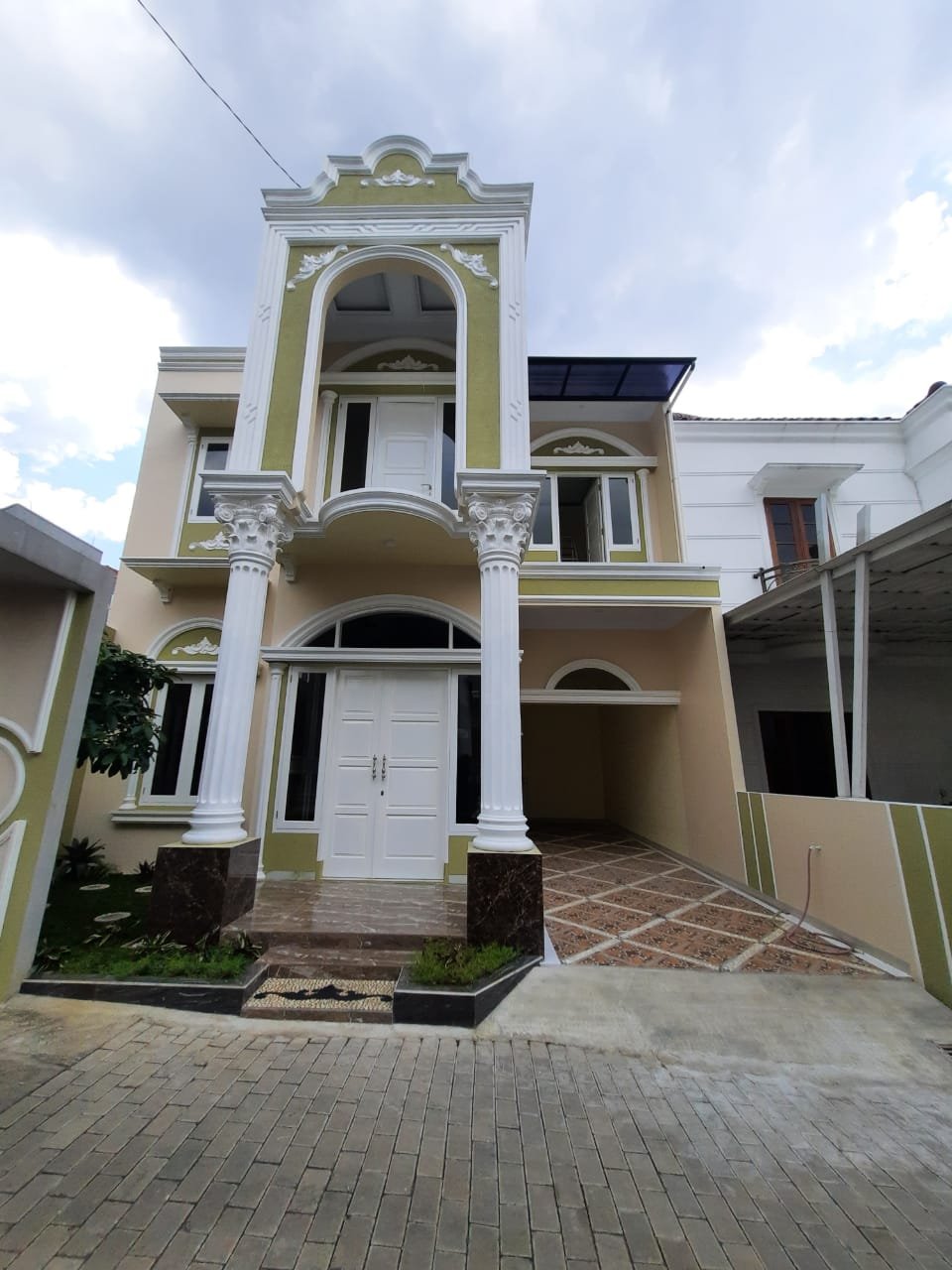 Dijual Rumah Mewah Design Eropa Classic Modern di Jagakarsa Jakarta Selatan - 2
