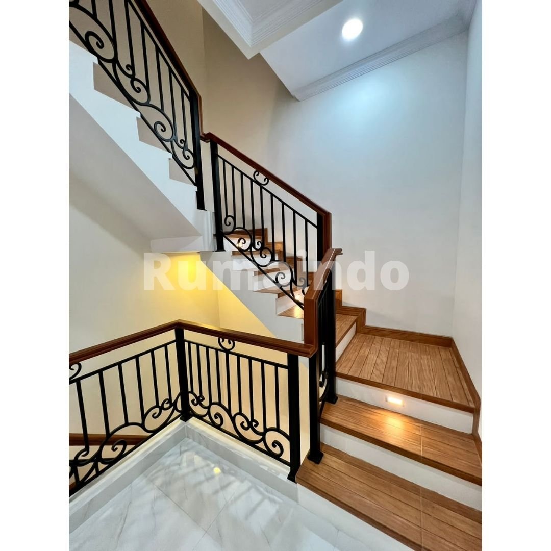 Dijual Rumah Mewah Dengan Kolam Renang di Kebagusan Jakarta Selatan - 7