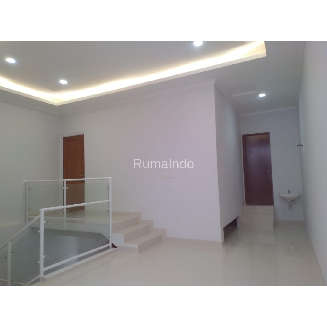 Dijual Rumah Ada Rooftop di Jln Tebet Timur Jakarta Selatan - 10