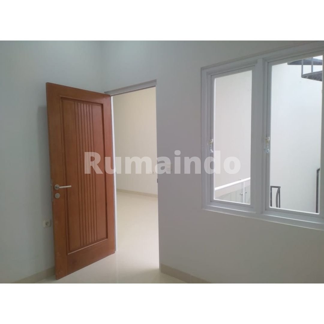 Dijual Rumah Ada Rooftop di Jln Tebet Timur Jakarta Selatan - 8