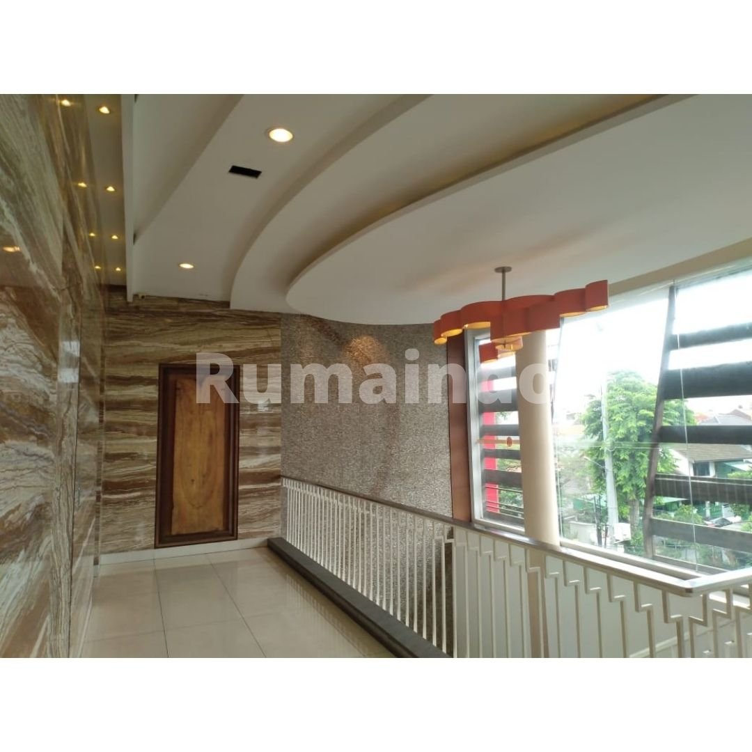 Dijual Gedung Komersial di Jln Tebet Barat Jakarta Selatan - 8
