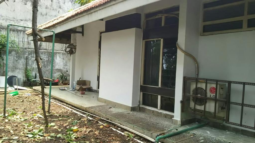 Dijual tanah dan rumah di jln Cempaka putih raya no 40 (pinggir jalan utama) - 9