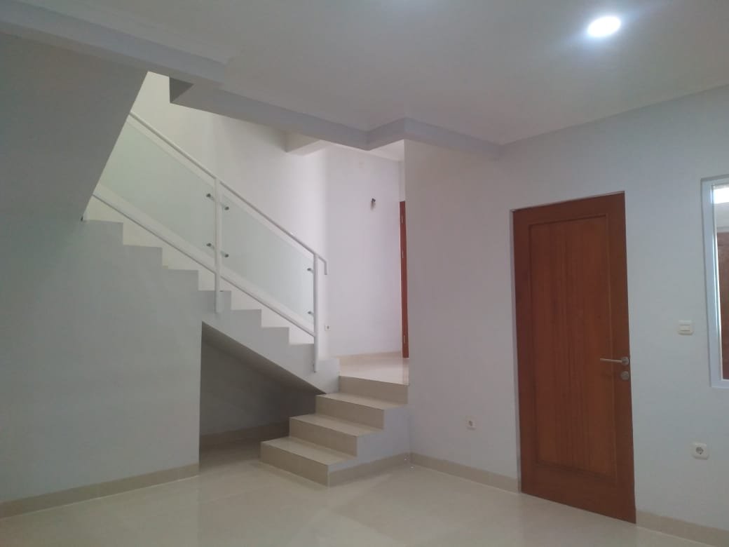 Dijual Rumah Ada Rooftop di Jln Tebet Timur Jakarta Selatan - 13