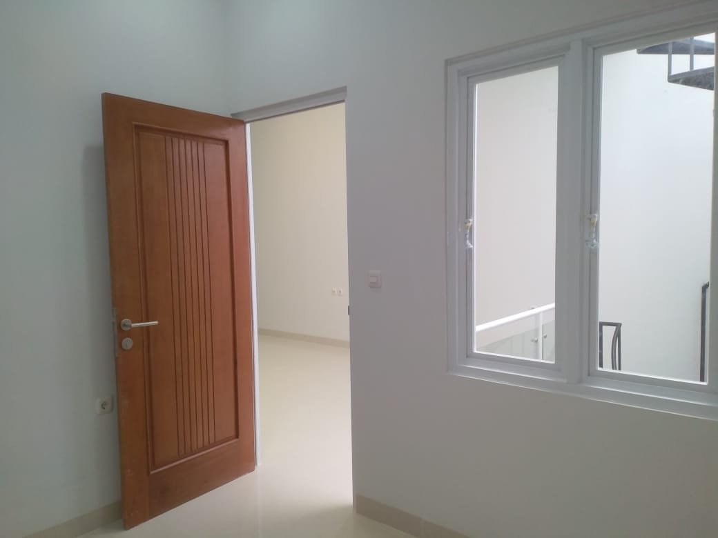 Dijual Rumah Ada Rooftop di Jln Tebet Timur Jakarta Selatan - 12