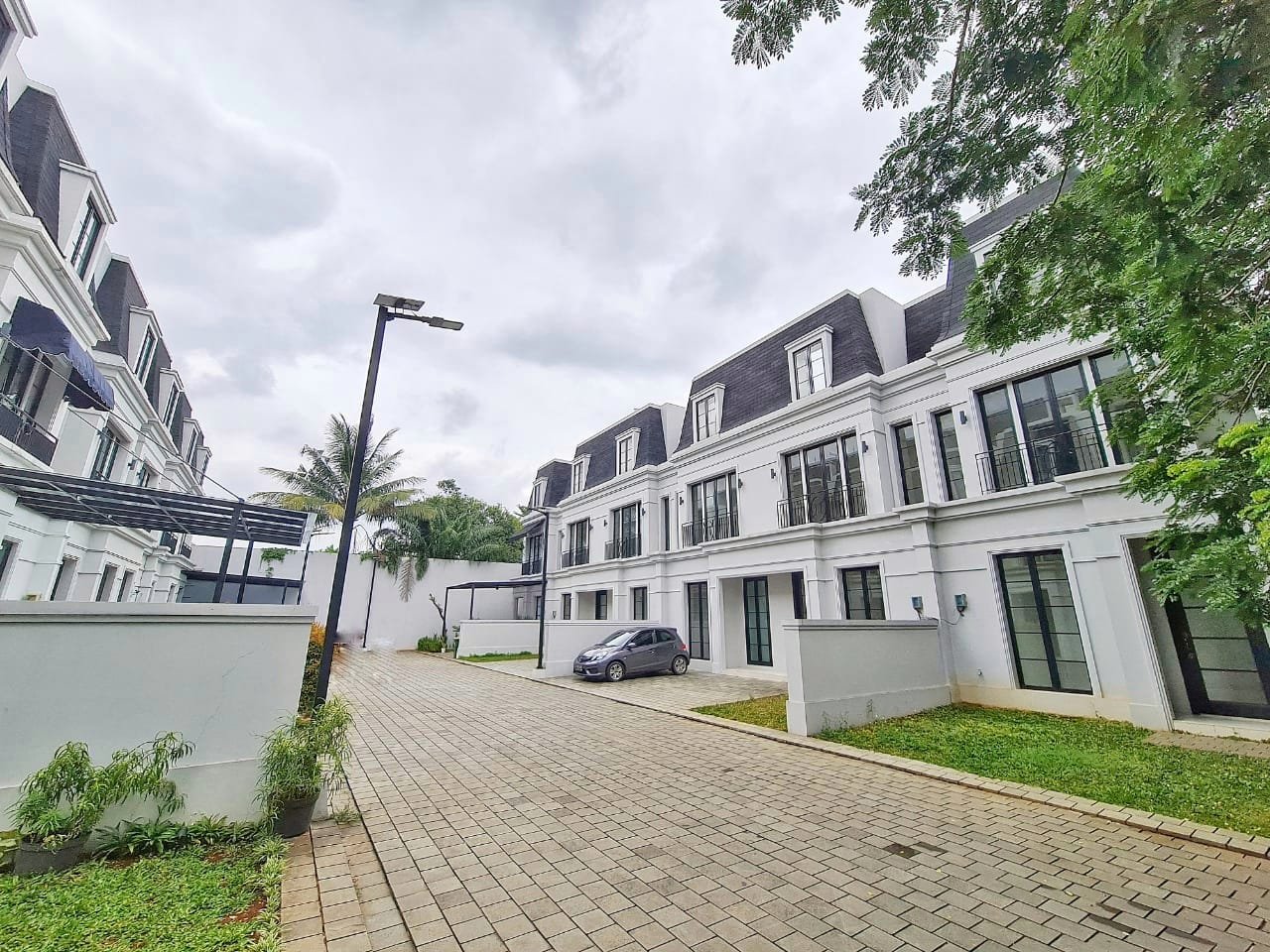Rumah Baru Mewah Dekat Pejaten Village Mall Jakarta Selatan - 4
