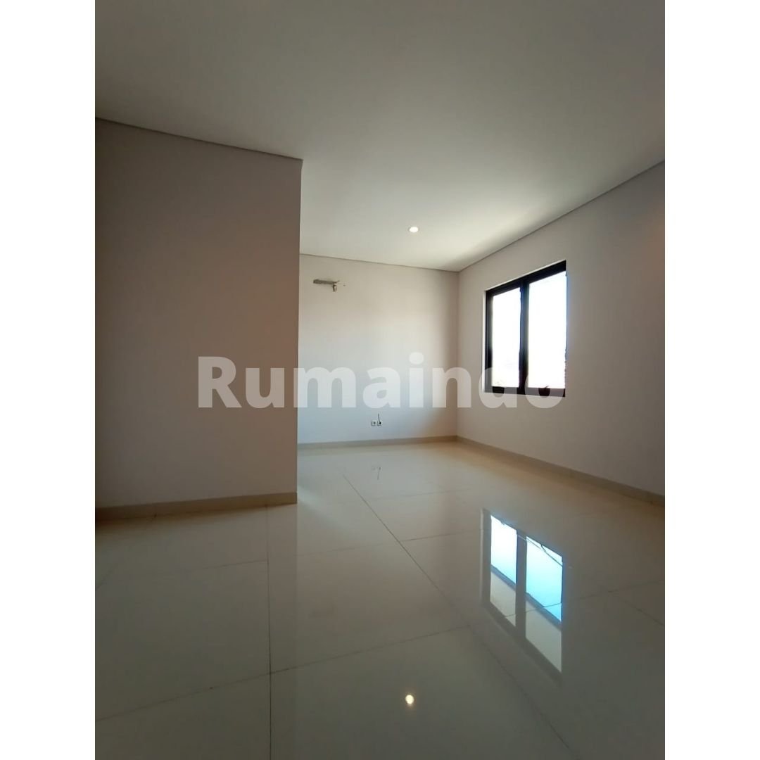 Dijual Murah Rumah di Jln Cendrawasih Pesanggrahan Kebayoran Lama Jakarta Selatan - 8