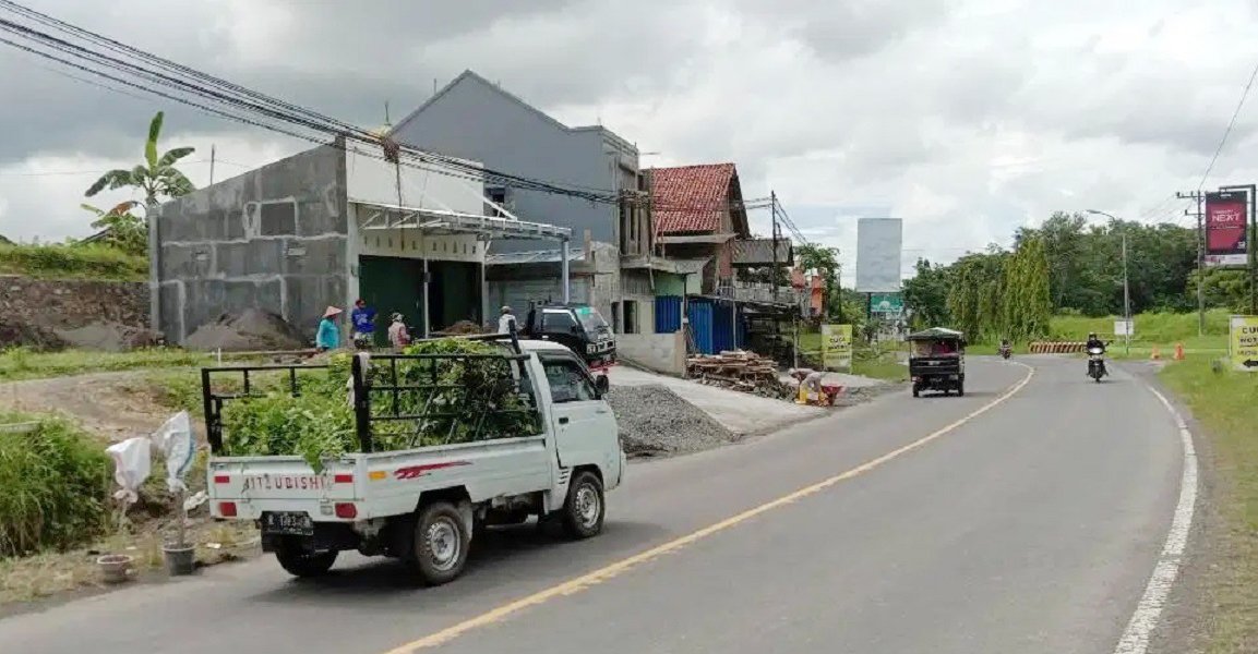 Rumah Dijual BU Pinggir Jalan + Tempat Usaha di Cilacap Dekat Bandara Tunggul Wulung Cilacap, Pasar Jeruklegi Cilacap - 1