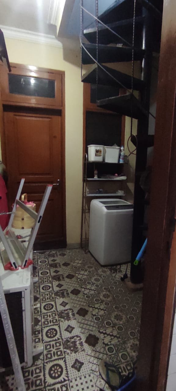 Rumah Asri Dengan Konsep Industrial Dan Klasik - 7