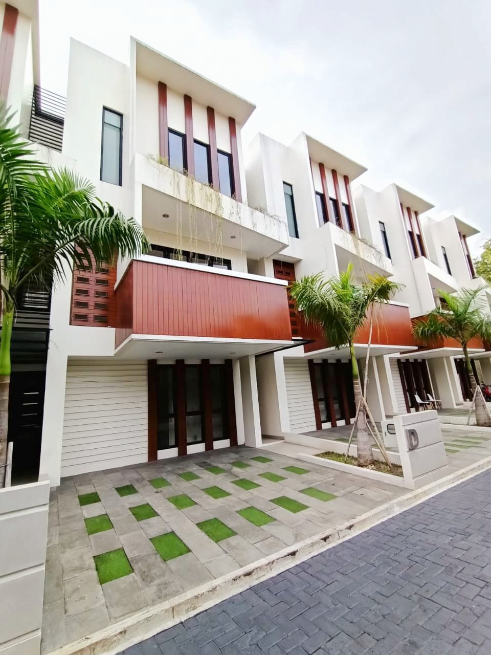 Rumah Besar 3 Lantai Di Cilandak Jakarta Selatan - 2