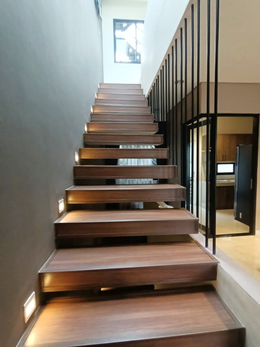 Rumah Besar 3 Lantai Di Cilandak Jakarta Selatan - 7