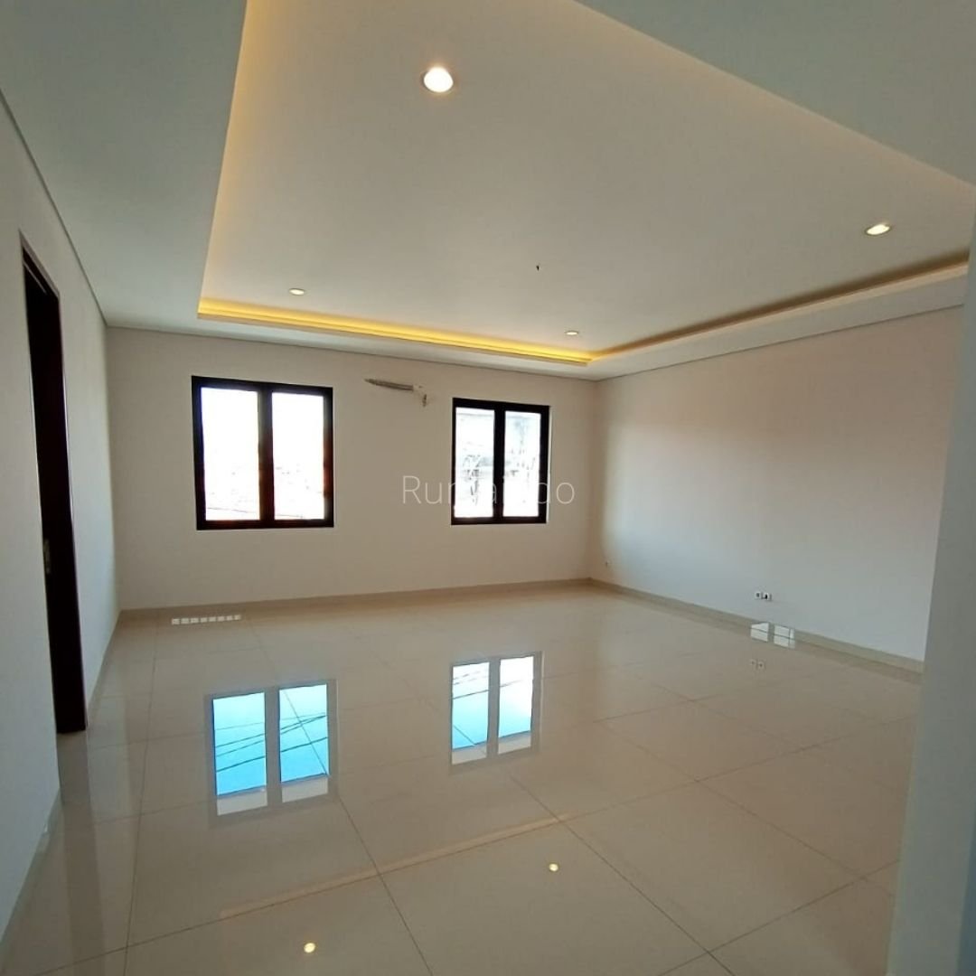 Dijual Murah Rumah di Jln Cendrawasih Pesanggrahan Kebayoran Lama Jakarta Selatan - 4