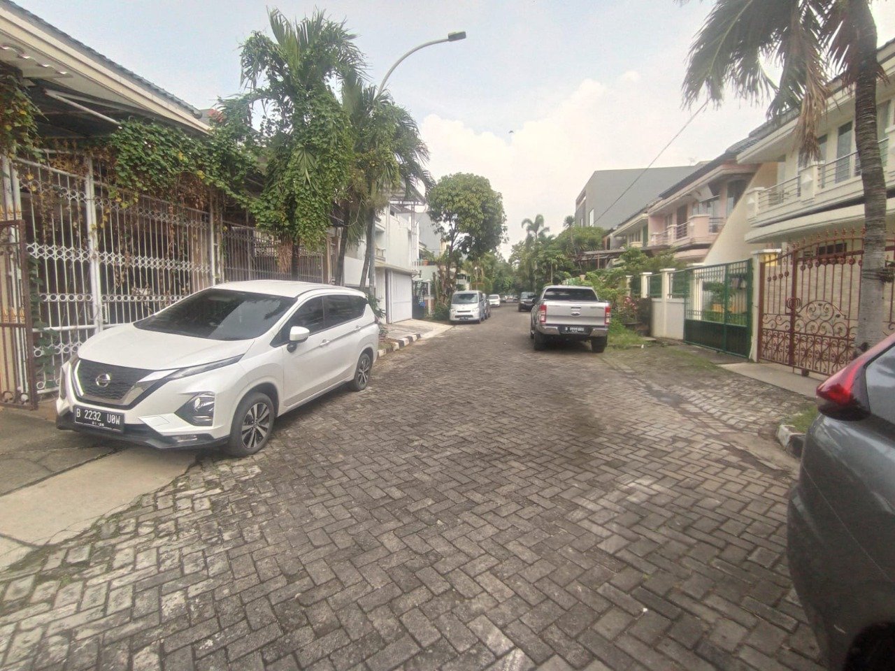 Dijual Murah Rumah Bangunan 2 lantai Taman Grisenda PIK - 4