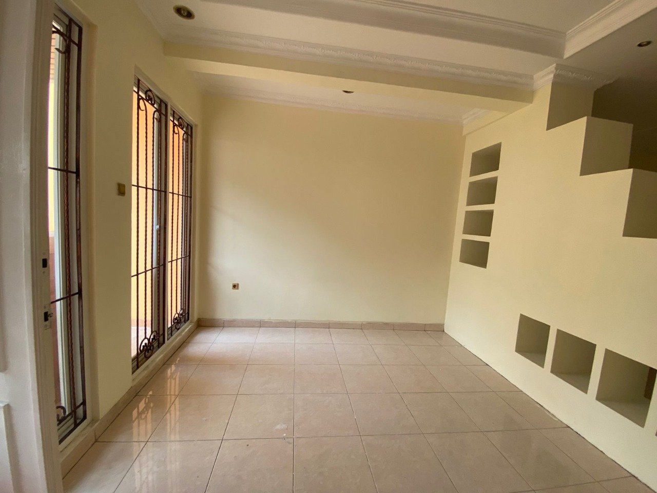 Dijual Murah Rumah Bangunan 2 lantai Taman Grisenda PIK - 6