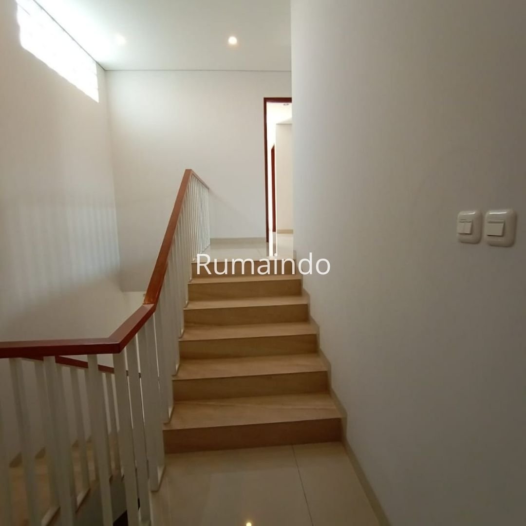 Dijual Murah Rumah di Jln Cendrawasih Pesanggrahan Kebayoran Lama Jakarta Selatan - 8