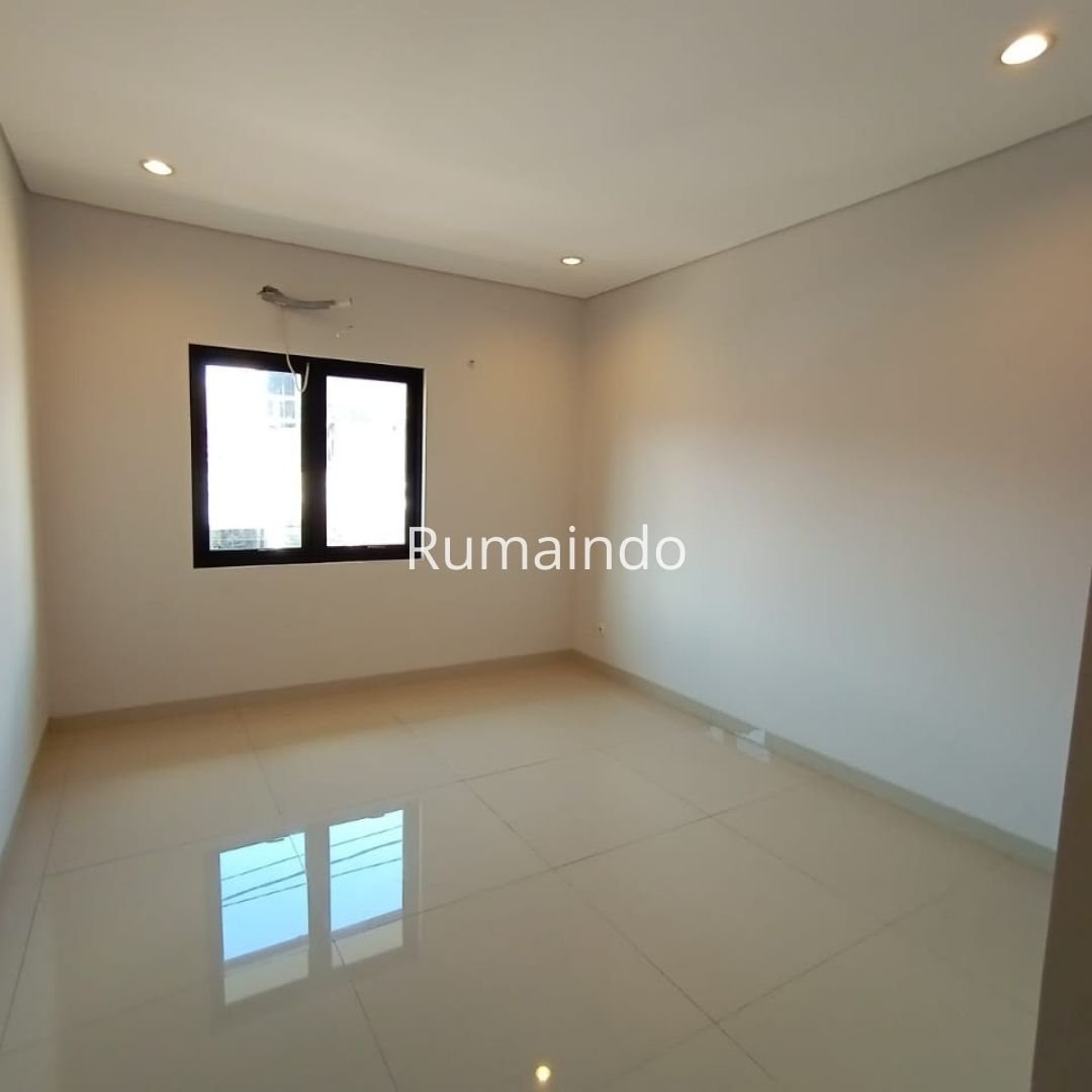 Dijual Murah Rumah di Jln Cendrawasih Pesanggrahan Kebayoran Lama Jakarta Selatan - 9