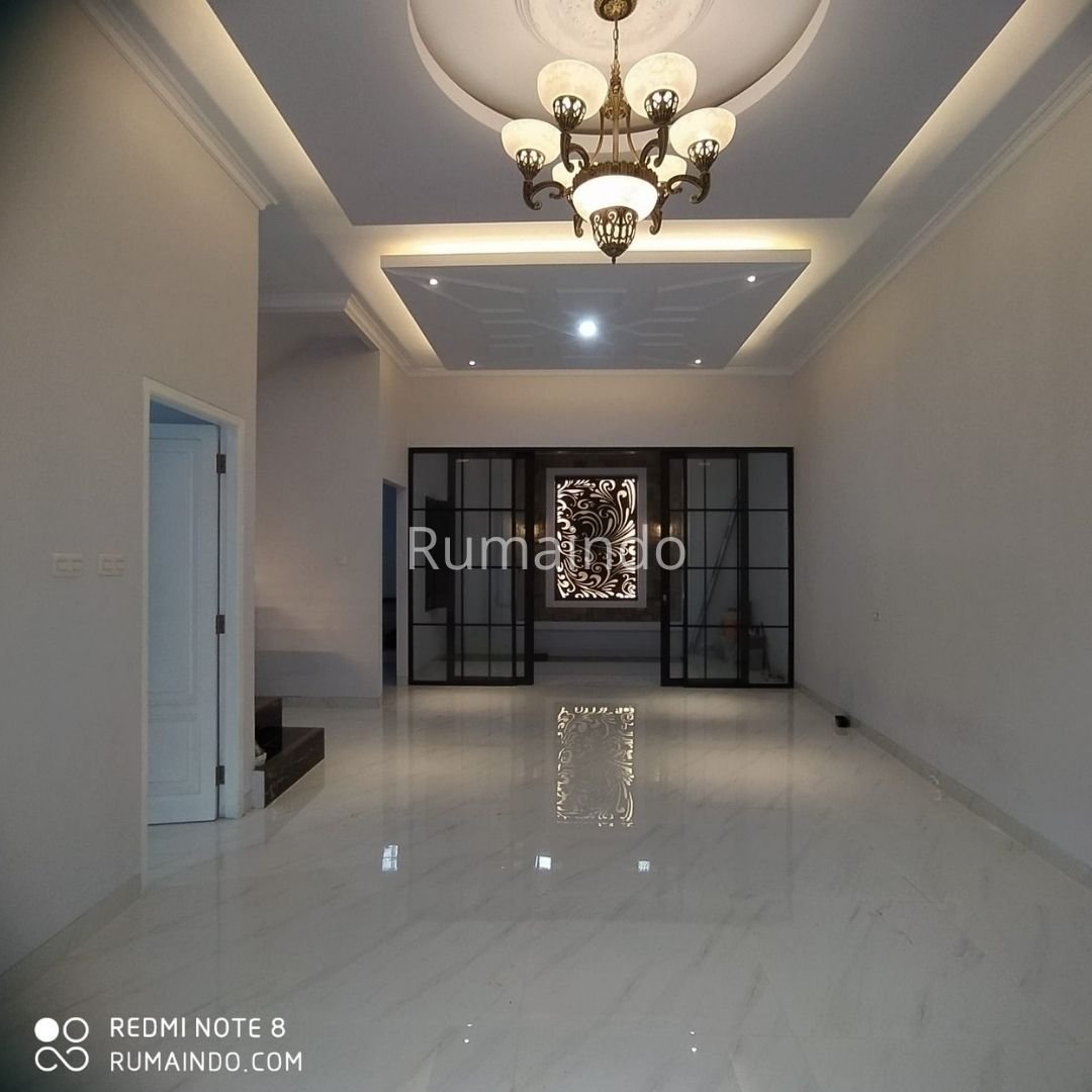 Dijual Murah Rumah Ada Rooftop Dekat Ragunan Kebagusan Jakarta Selatan - 3