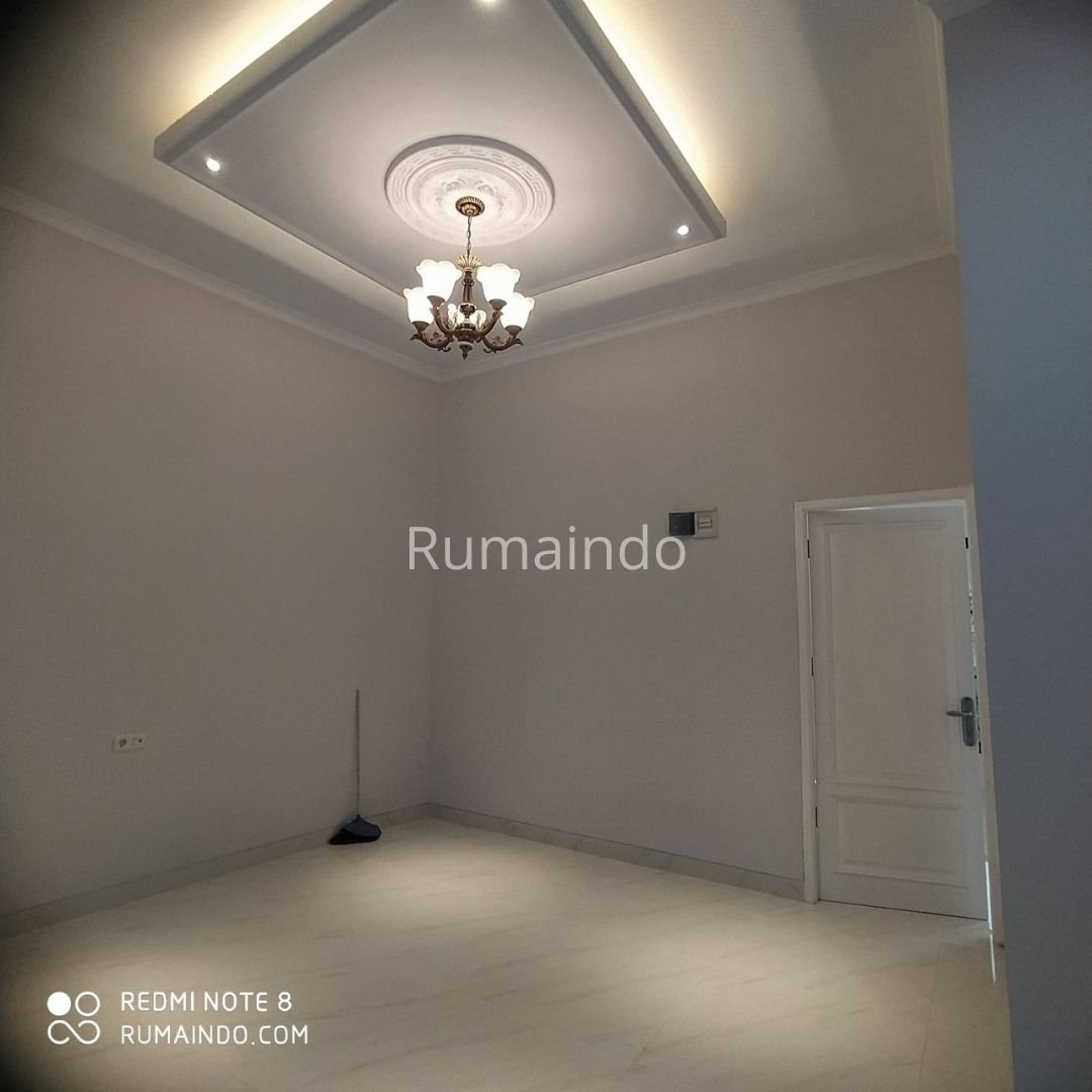 Dijual Murah Rumah Ada Rooftop Dekat Ragunan Kebagusan Jakarta Selatan - 9