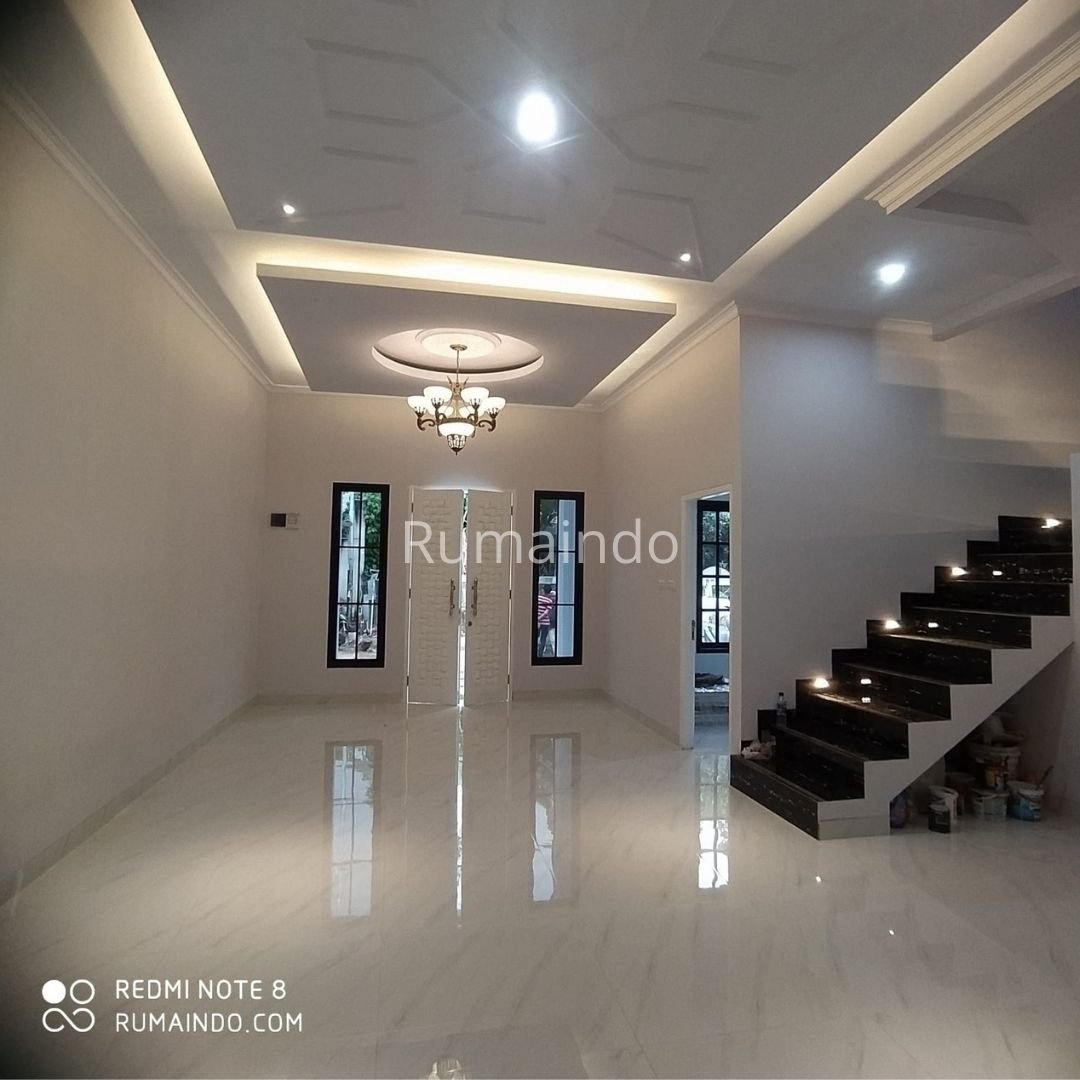Dijual Murah Rumah Ada Rooftop Dekat Ragunan Kebagusan Jakarta Selatan - 2