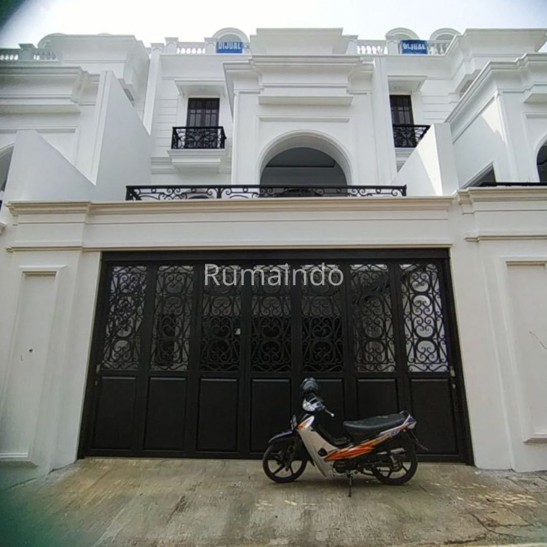 Dijual Rumah Ada Kolam Renang Di Komplek DPR Jln Benda Jagakarsa Jakarta Selatan - 2
