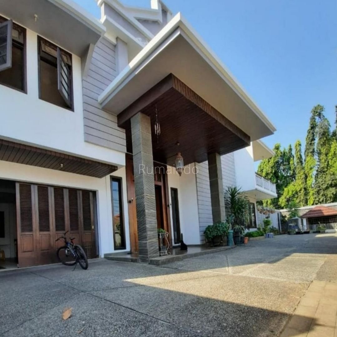 Dijual Rumah Mewah Ada Kolam Renang di Komplek Kesehatan Pesanggrahan Jakarta Selatan - 4