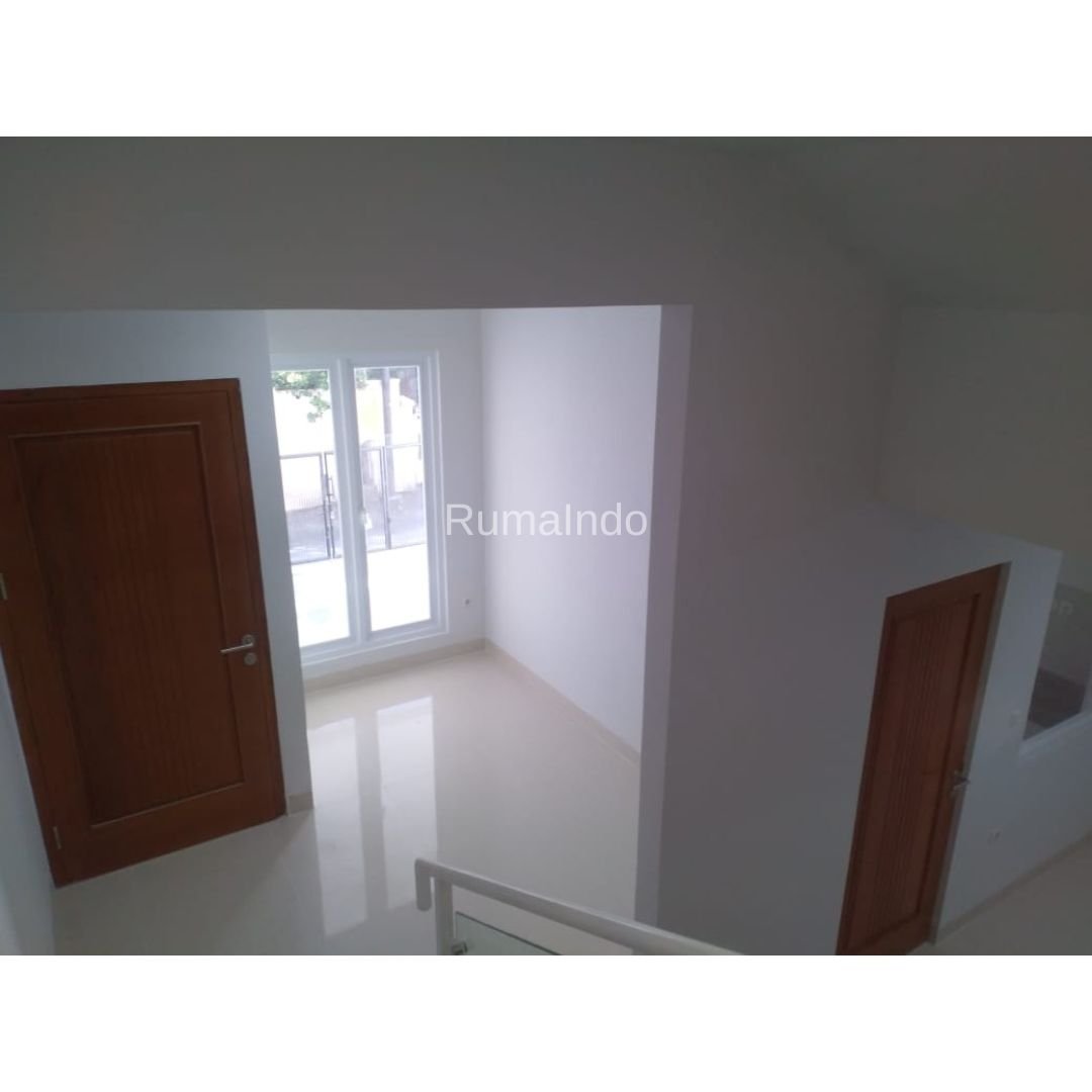 Dijual Murah Rumah Baru Ada Rooftop di Tebet Timur Jakarta Selatan - 5