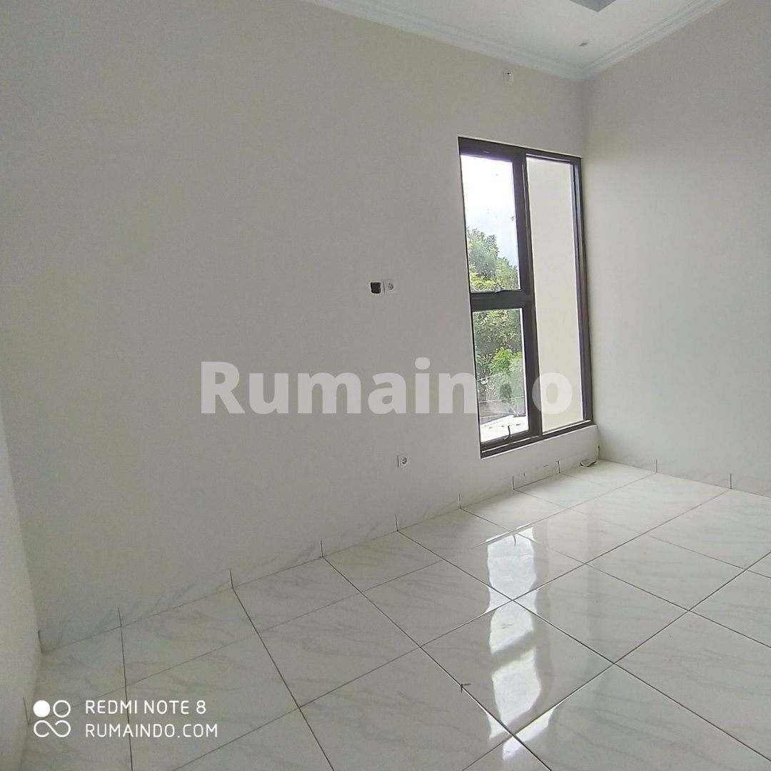 Dijual Rumah Non Cluster di Cipedak Jagakarsa Jakarta Selatan - 5