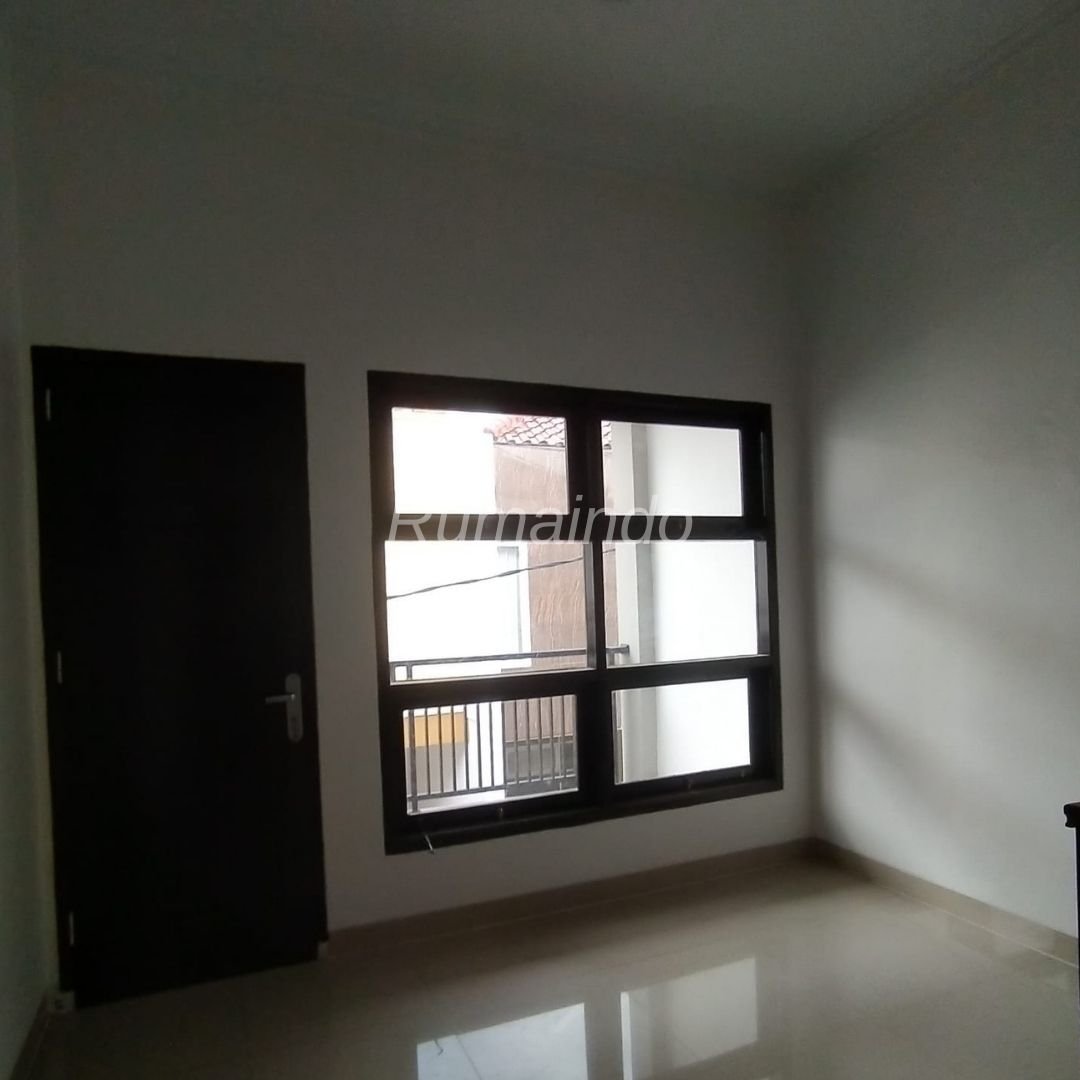 Dijual Murah Rumah Cluster Jamboo Hills Jagakarsa Jakarta Selatan - 8