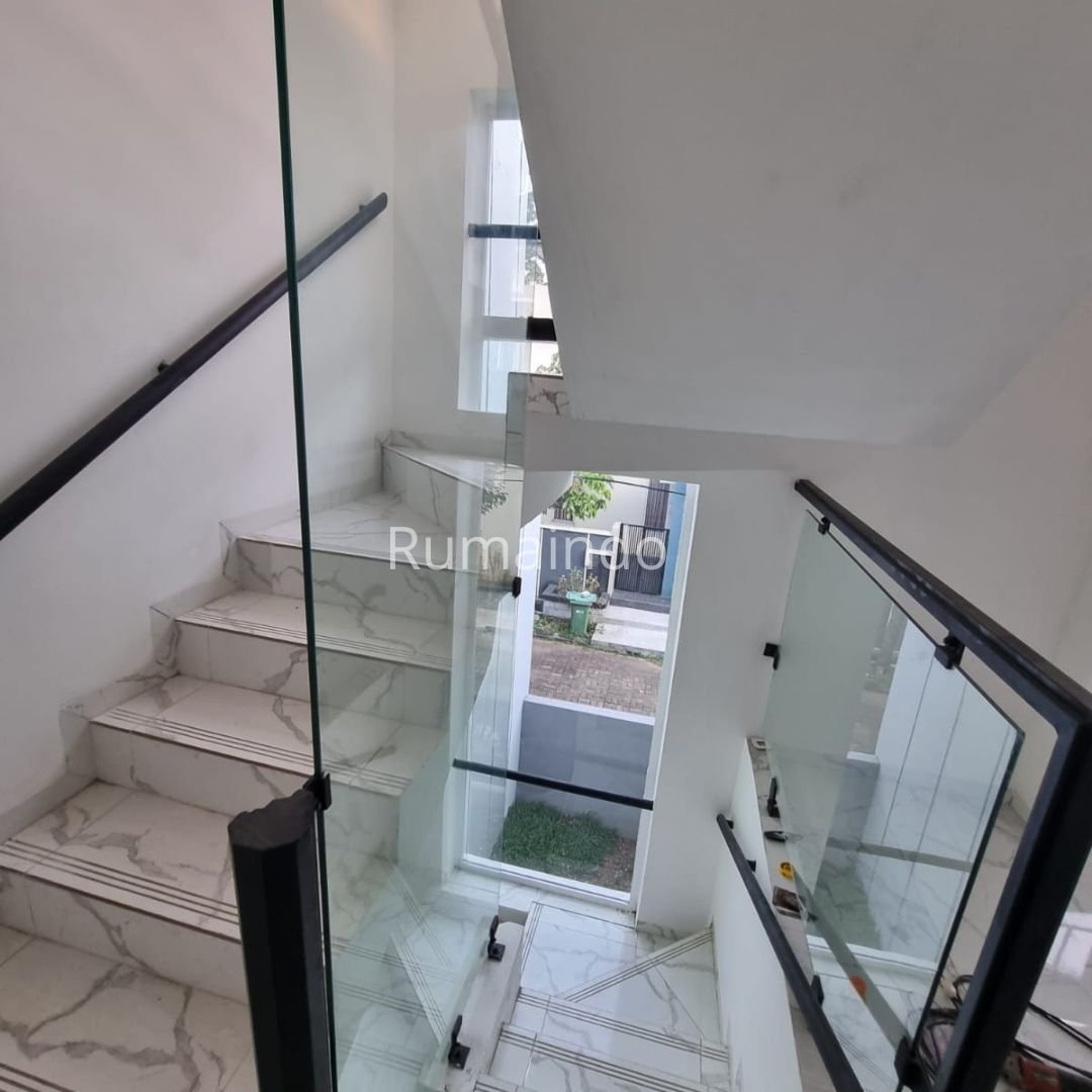 Dijual Rumah Ada Rooftop di Perumahan Pura Melati 2 Jati Rahayu Bekasi - 6