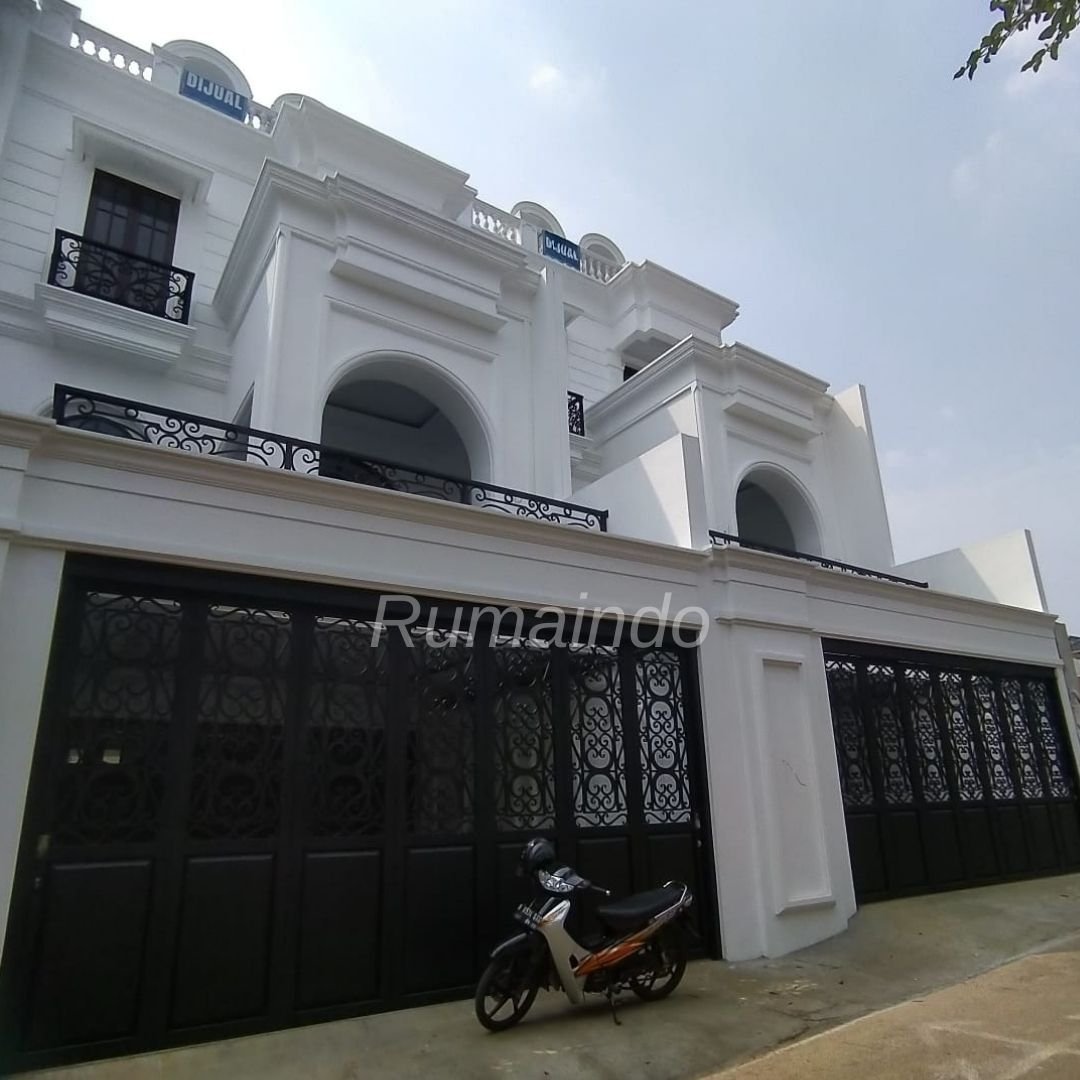 Dijual Rumah Ada Kolam Renang Di Komplek DPR Jln Benda Jagakarsa Jakarta Selatan - 2
