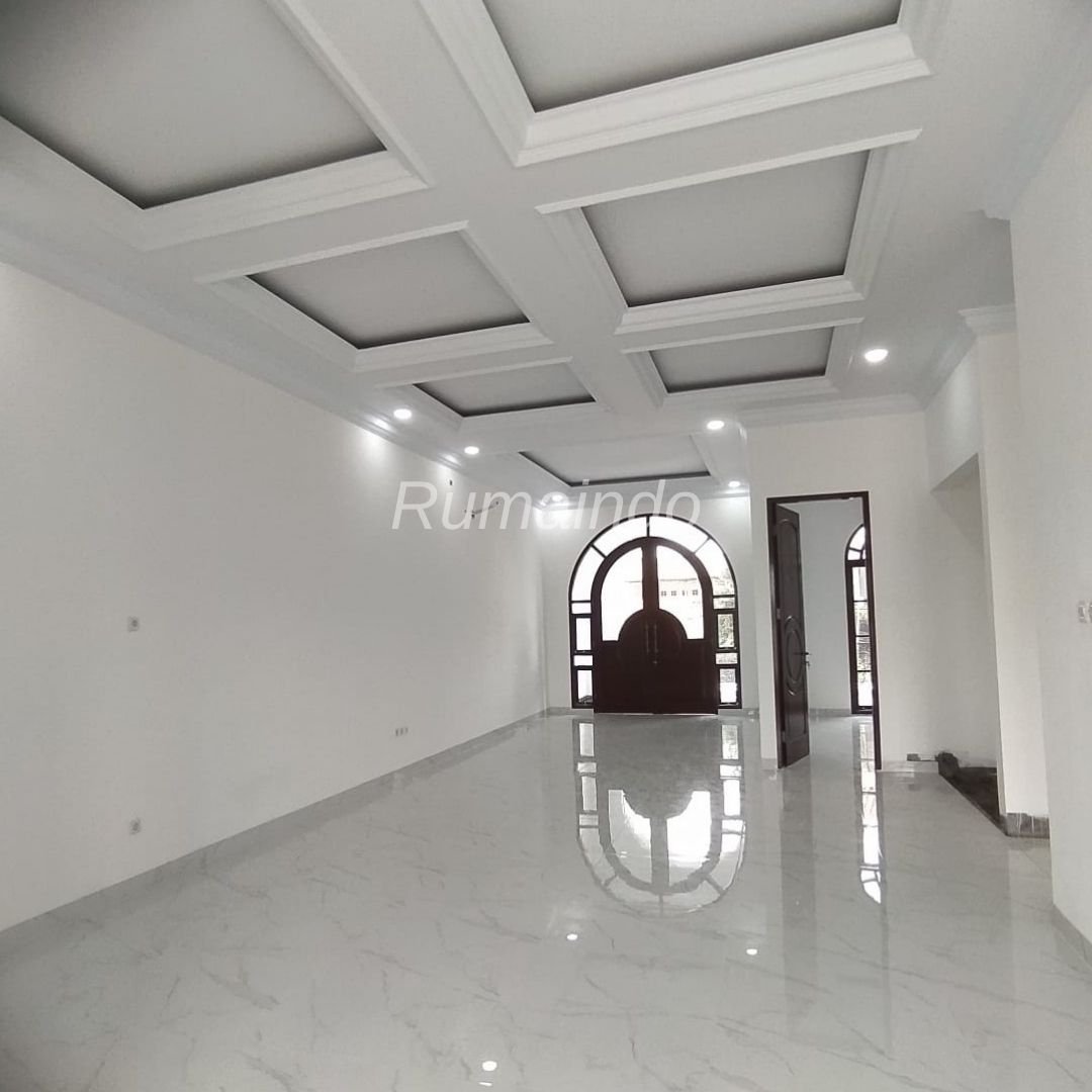 Dijual Rumah Ada Kolam Renang Di Komplek DPR Jln Benda Jagakarsa Jakarta Selatan - 3