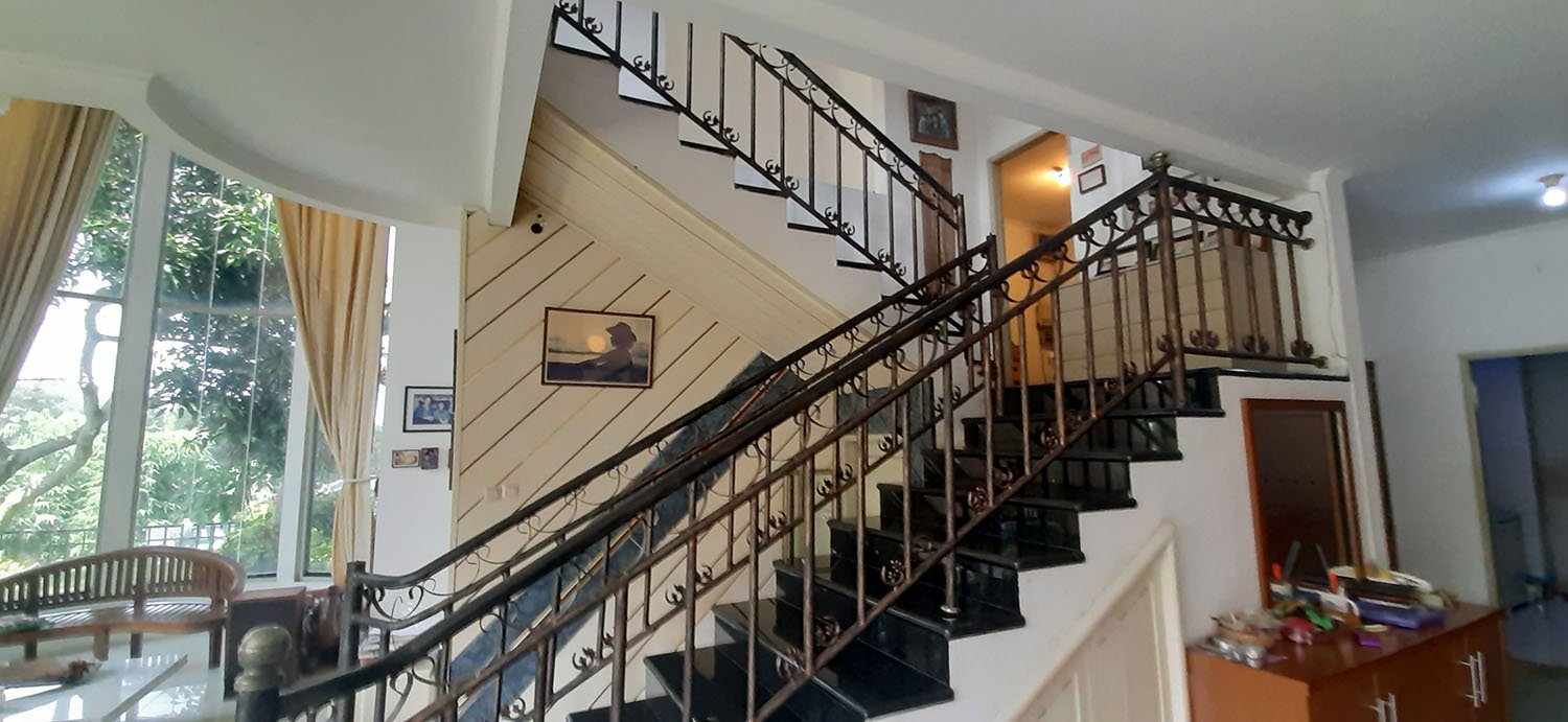 RUMAH DUA LANTAI GAYA AMERIKA  SEMI FURNISHED SAYAP SETIABUDI BANDUNG - 12