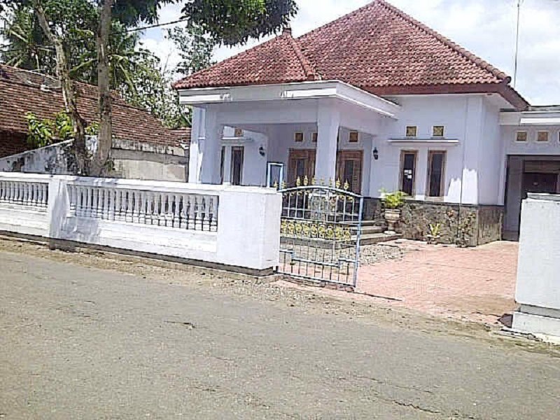 Rumah Dijual di Trenggalek Dekat SMP Negeri 1 Gandusari, SMK Negeri 1 Pogalan, Pasar Rakyat Gandusari, Alun-Alun Trenggalek - 1