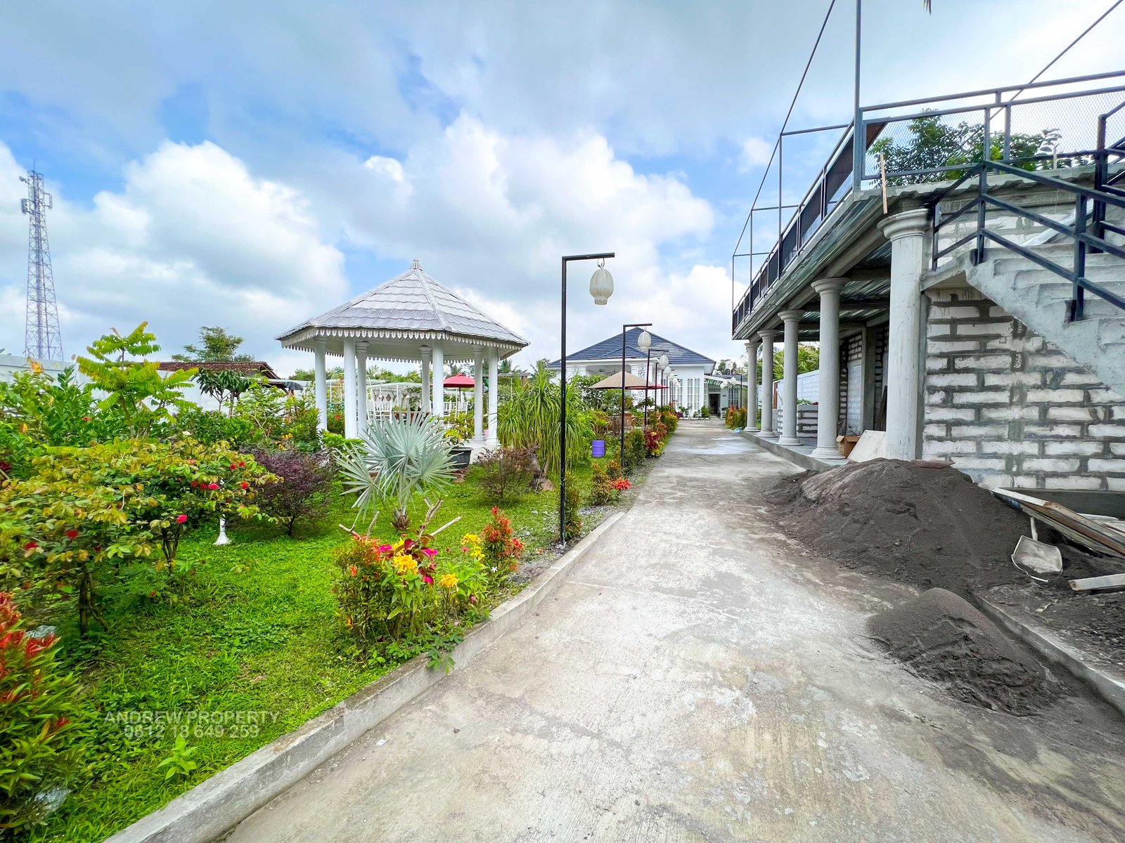 JUAL RUMAH TURI BALERANTE MEWAH KOLAM RENANG TAMAN LUAS - 3