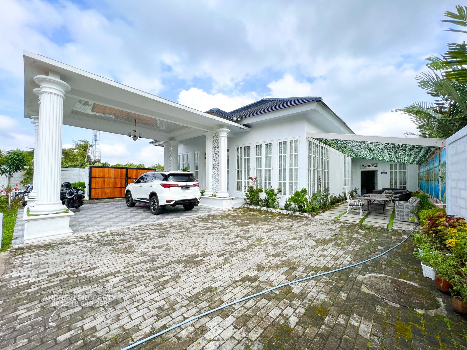 JUAL RUMAH TURI BALERANTE MEWAH KOLAM RENANG TAMAN LUAS - 4