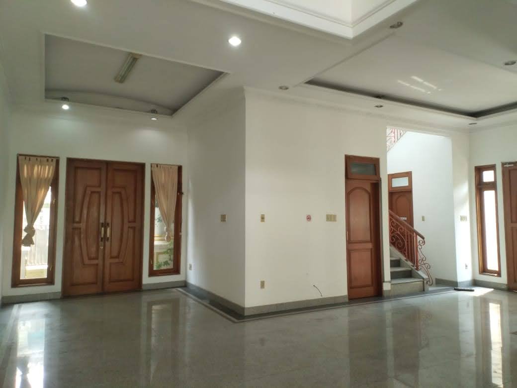 Disewakan Murah Rumah Komplek Ada Kolam Renang di Gudang Peluru Tebet Jakarta Selatan - 4